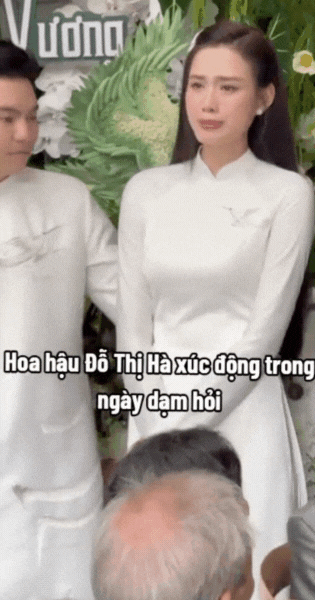 Đỗ Hà xúc động khóc trong đám cưới