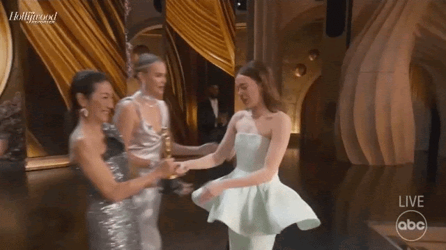 Emma Stone và Jennifer Lawrence có hành vi thiếu tôn trọng Dương Tử Quỳnh Netizen dậy sóng trước khoảnh khắc Emma Stone - Jennifer Lawrence phân biệt đối xử với Dương Tử Quỳnh