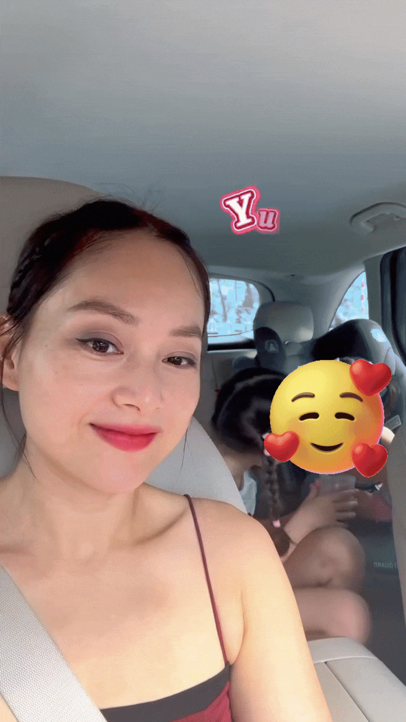 Diễn viên Lan Phương mới đây chia sẻ khoảnh khắc đi vui chơi cùng các con. Giữa lúc gặp biến cố hôn nhân, cô xuất hiện rạng rỡ, giữ năng lượng tích cực