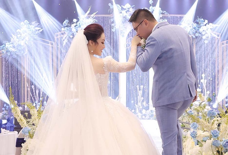 Nữ ca sĩ là lãnh đạo có học vị tiến sĩ, lấy chồng hai là Viện trưởng- Ảnh 3. Tân Nhàn kết hôn lần 2