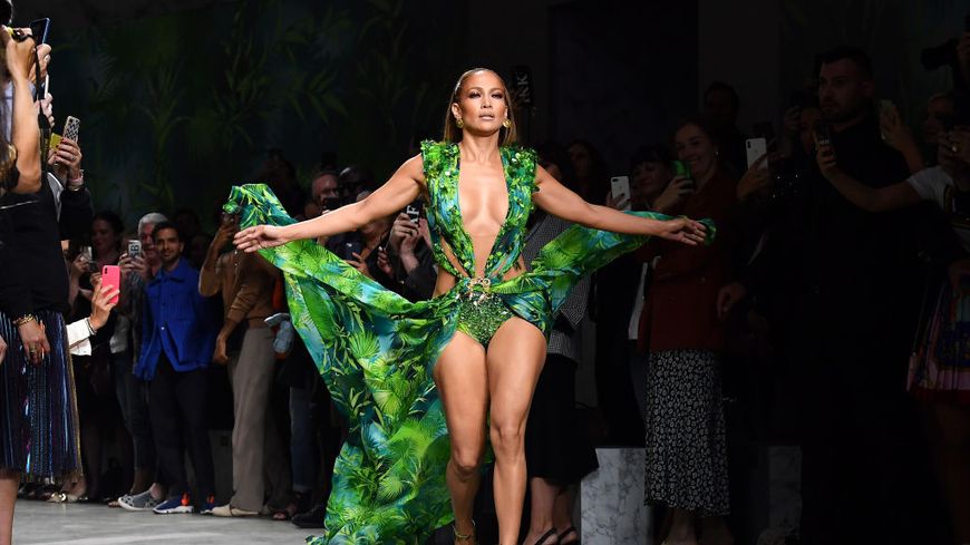 Từ khóa 'Bộ váy xanh của Jennifer Lopez' được tìm kiếm nhiều nhất Từ khóa bộ váy xanh Jennifer Lopez