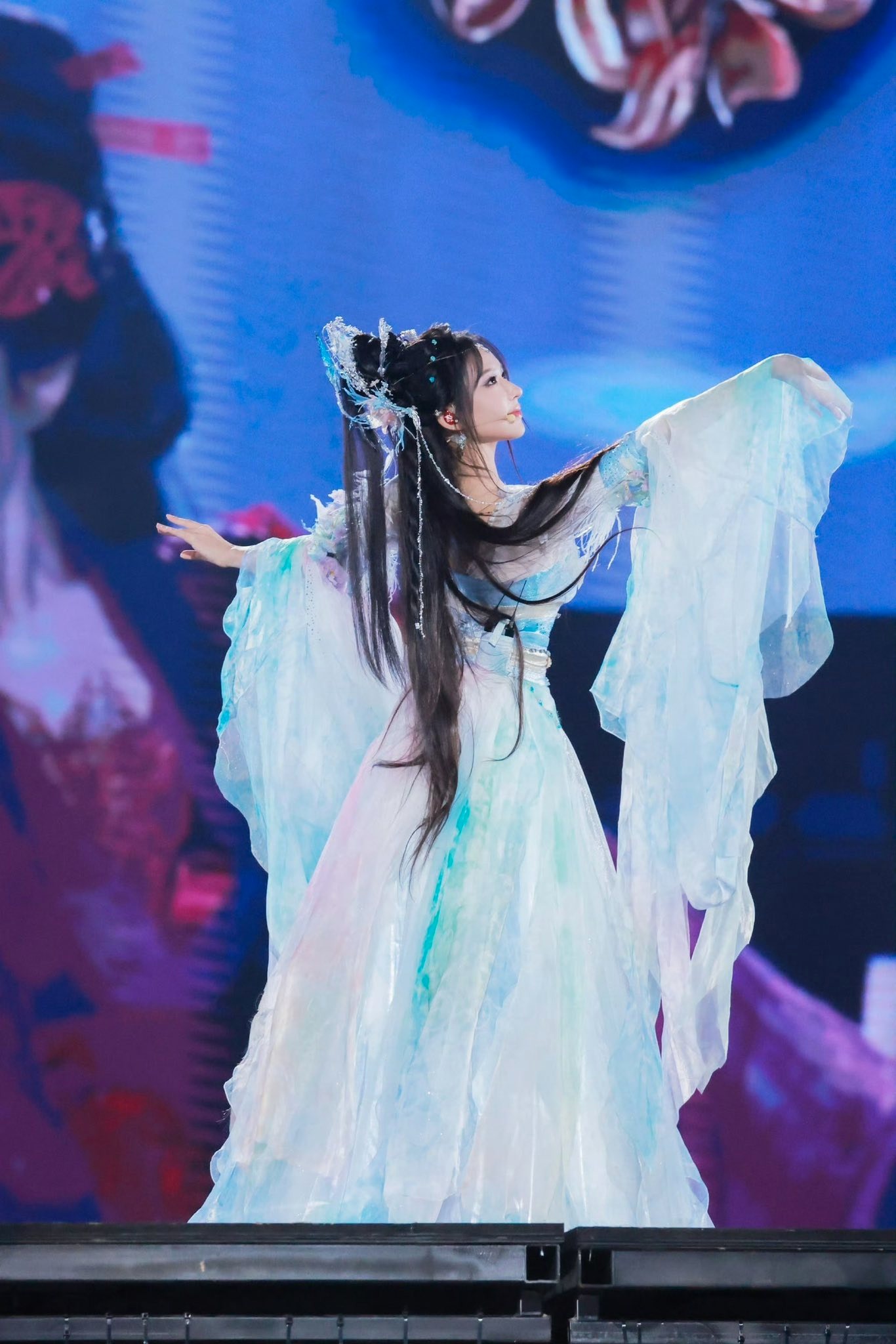 Tìm cả châu Á mới ra tiên nữ giáng trần này: Tinh hoa 4 mùa dồn hết vào người, giọng hát ngọt lịm có thật không vậy?- Ảnh 4. Trình Tiêu gây ấn tượng với vẻ đẹp thuần khiết