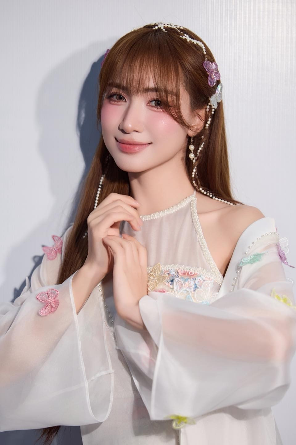 Hòa Minzy gửi lời nhắn tới bà con