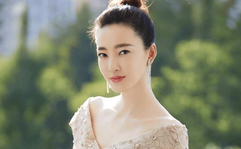 Vương Lệ Khôn đang làm mọi cách để ly hôn Chiêm Hạo Lễ Vương Lệ Khôn trong tình thế khó khăn sau vụ án chồng