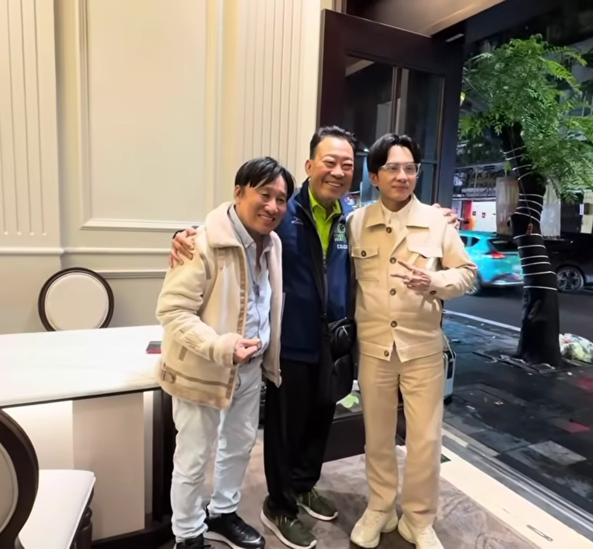 Đan Trường và ông bầu Hoàng Tuấn chào đón nhạc sĩ Lê Quang