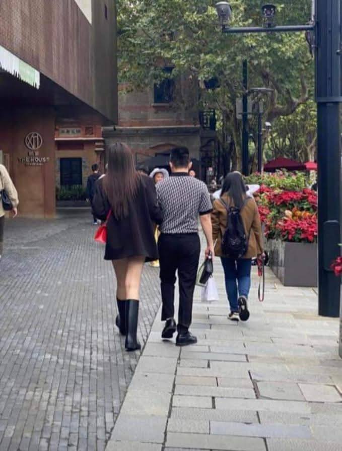 Tình yêu thứ 2 của Viết Vương - chồng Hoa hậu Đỗ Hà- Ảnh 12. Viết Vương với phong cách thời trang đặc trưng