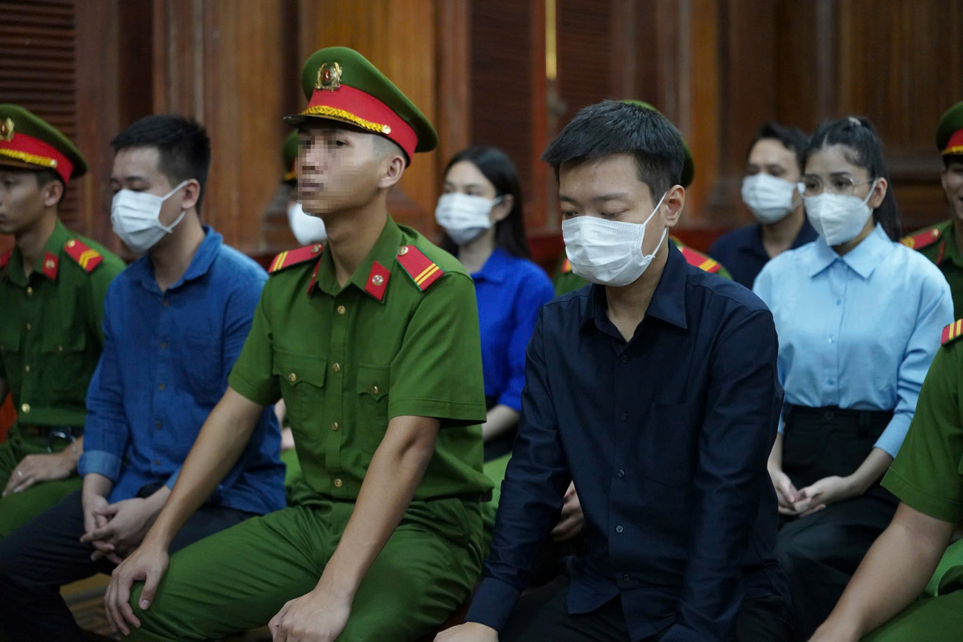 Các bị cáo tại phiên tòa chiều 19/11 5 bị cáo tại phiên toà sơ thẩm TAND TPHCM