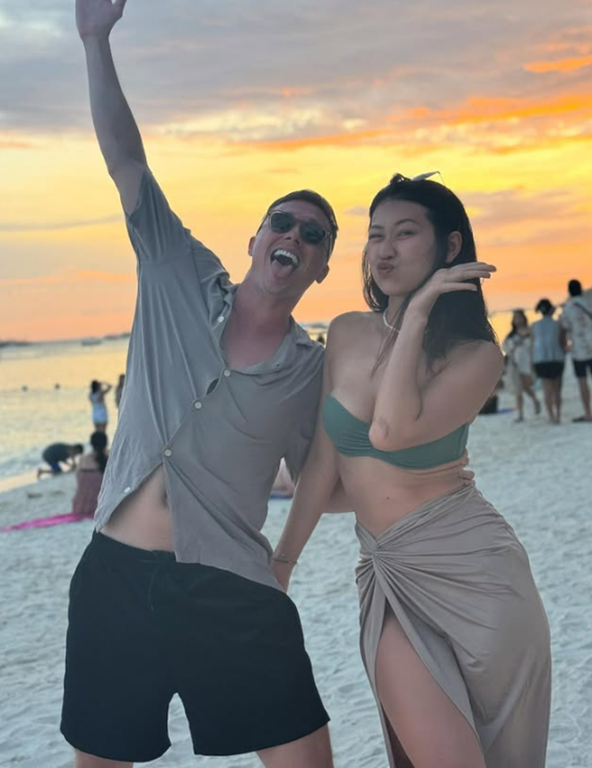 Chồng cũ MC Hoàng Oanh quỳ gối cầu hôn bạn gái mới - Ảnh 3. Jack Cole bên bạn gái mới