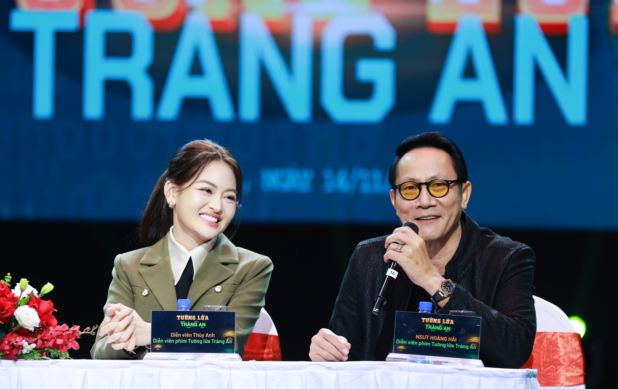 Diễn viên Thùy Anh và NSƯT Hoàng Hải trong buổi chia sẻ. Thùy Anh và NSƯT Hoàng Hải