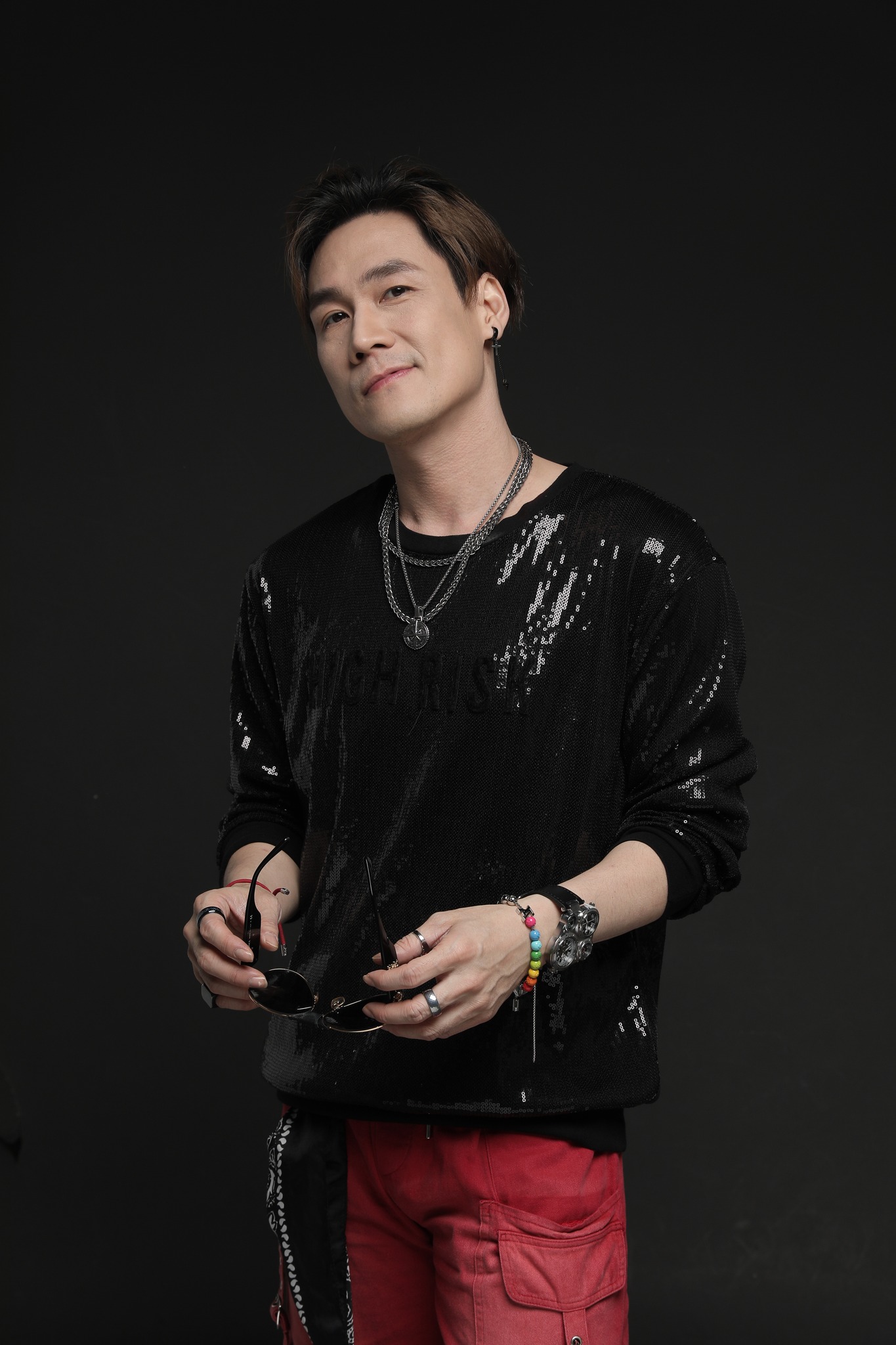 Khánh Phương lên tiếng sau khi bị cơ quan chức năng mời làm việc, nói gì về vụ bị lộ tin nhắn nhóm?- Ảnh 2. Khánh Phương thừa nhận sai lầm và xin lỗi khán giả sau ồn ào của MV