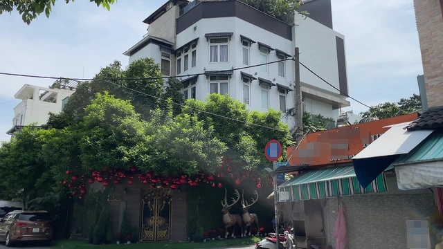 Căn biệt thự trắng tại TP.HCM mà Đàm Vĩnh Hưng vừa bán Biệt thự trắng của Đàm Vĩnh Hưng tại TP.HCM