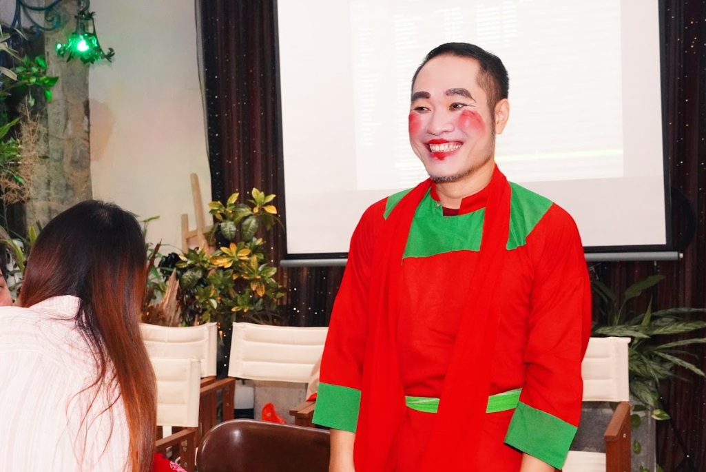 Nam ca sĩ Khôi Minh Ca sĩ Khôi Minh tự sáng tác bài hát về bố