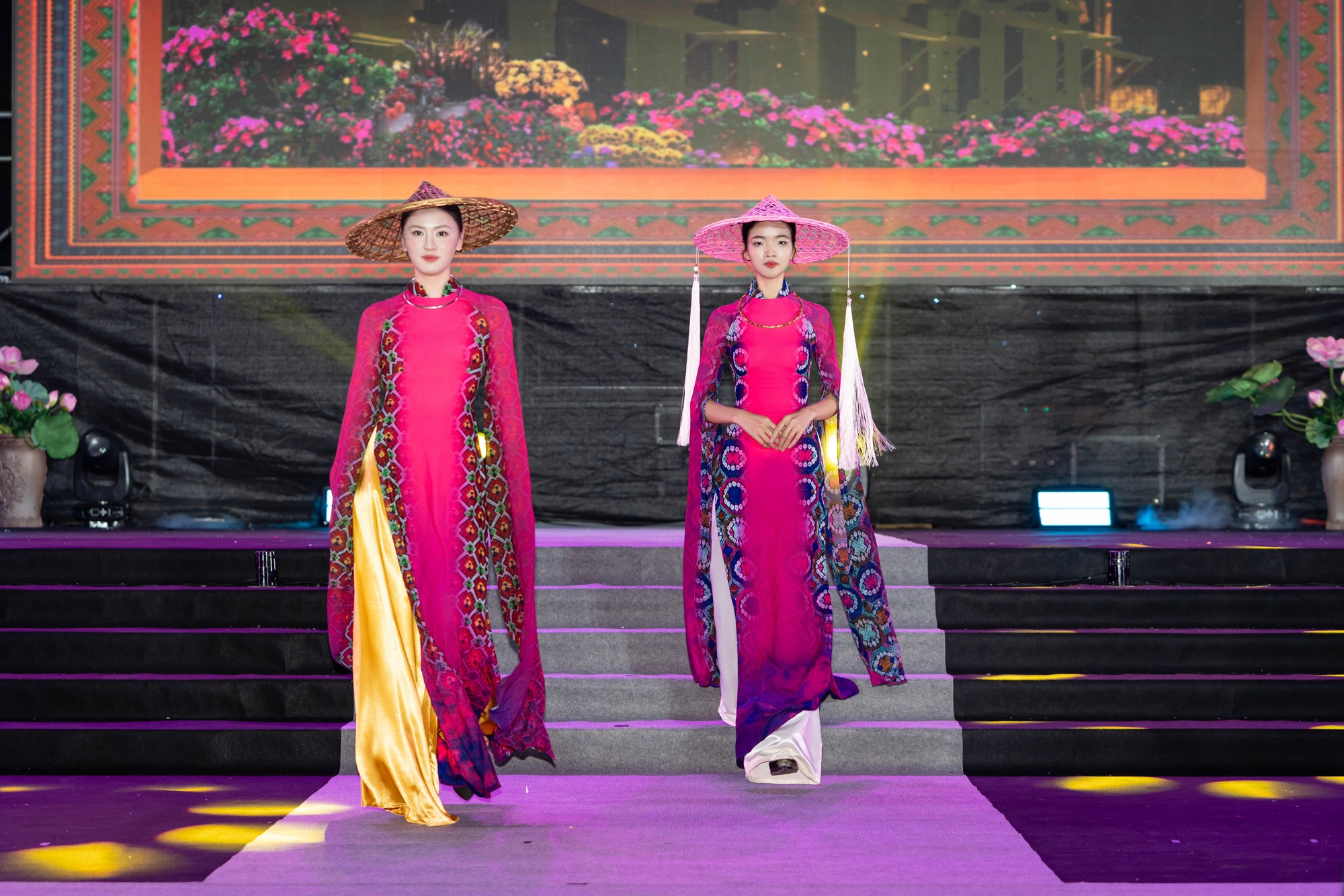 Thiết kế áo dài lấy cảm hứng từ nghệ thuật thêu ren