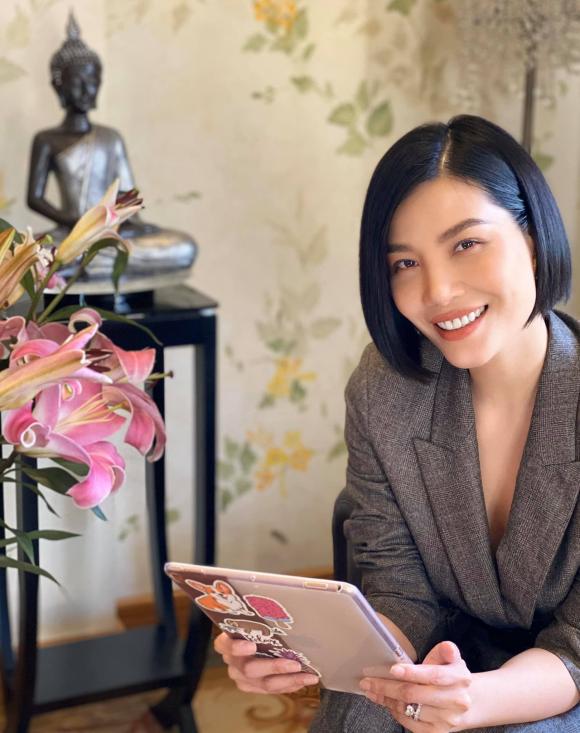 Cựu siêu mẫu Vũ Cẩm Nhung hiện tại