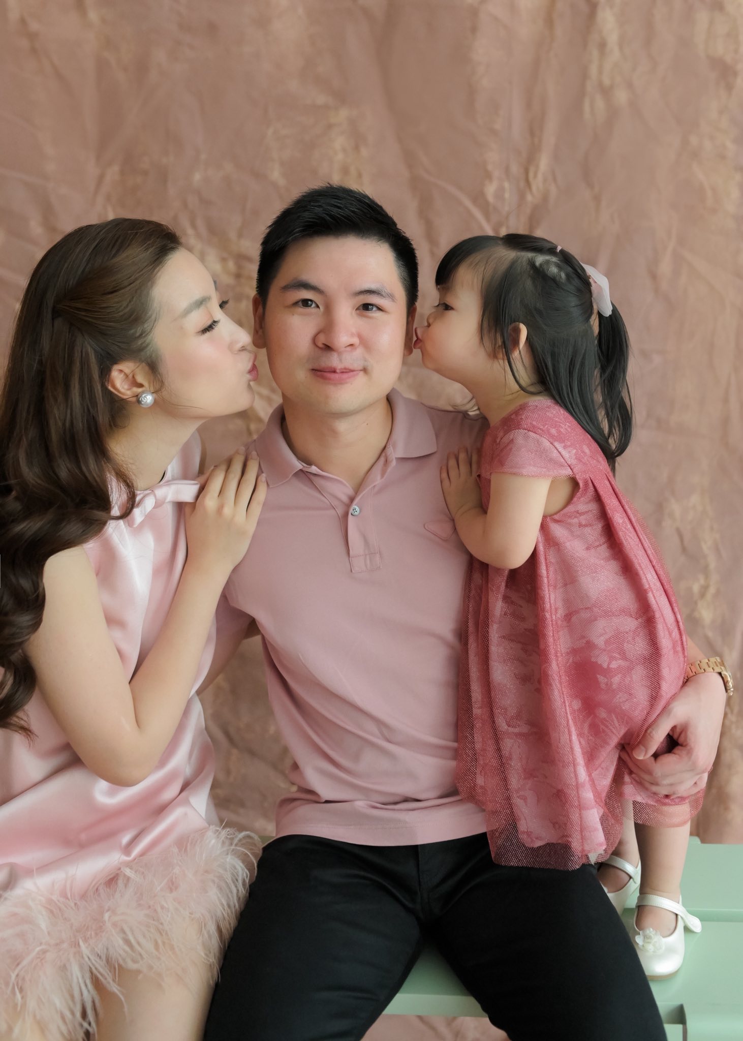 Tổ ấm viên mãn của nàng hậu và ông xã Đỗ Vinh Quang Gia đình hạnh phúc của Đỗ Mỹ Linh