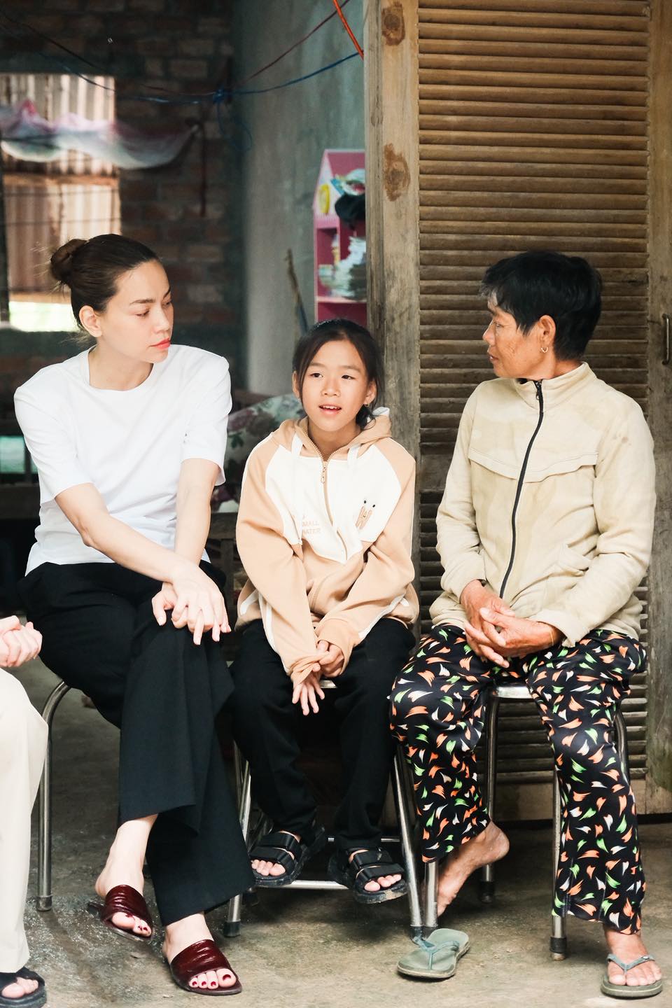 Hồ Ngọc Hà hỗ trợ trẻ em khó khăn