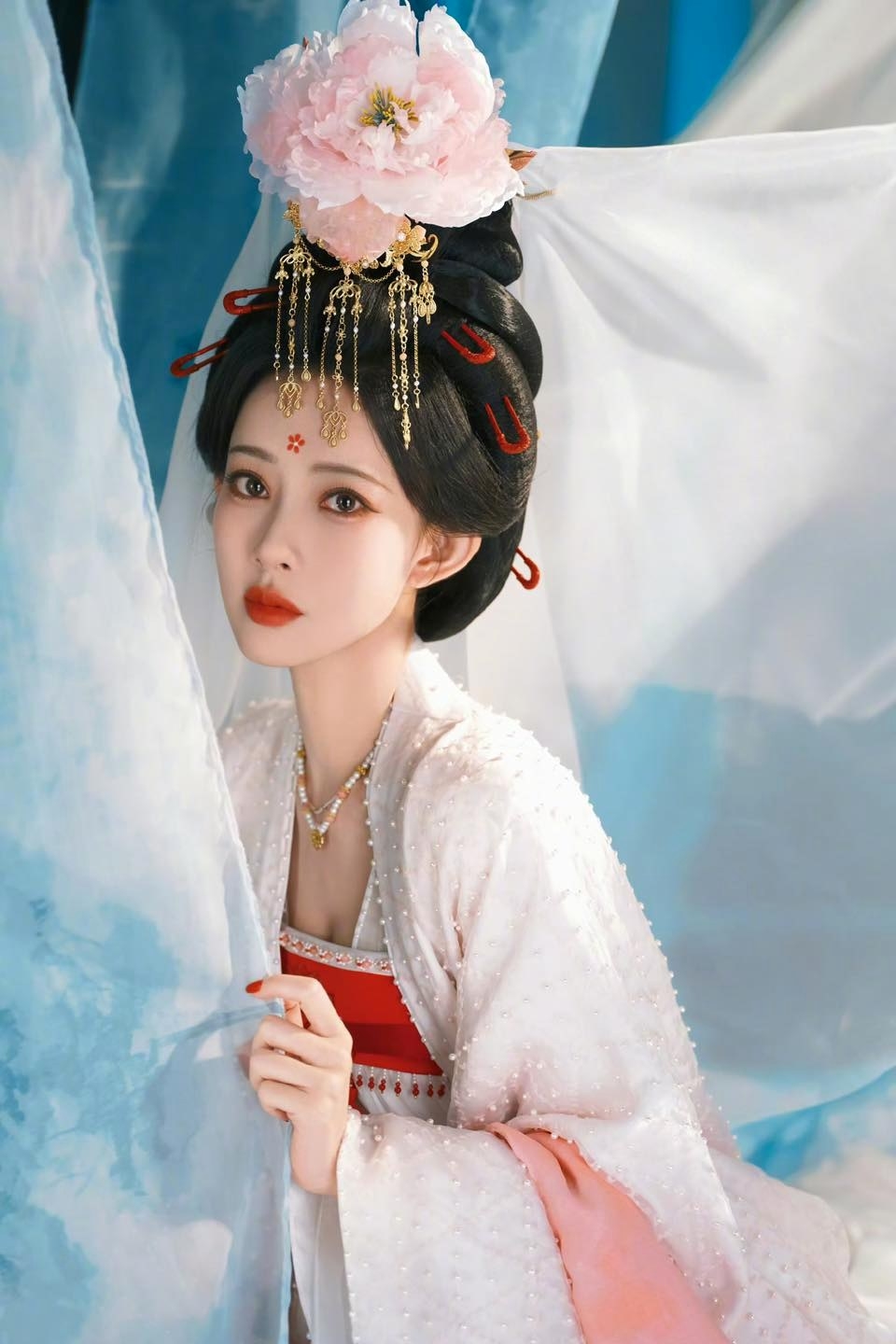 Mạnh Tử Nghĩa chênh lệch tuổi tác lớn với nguyên tác