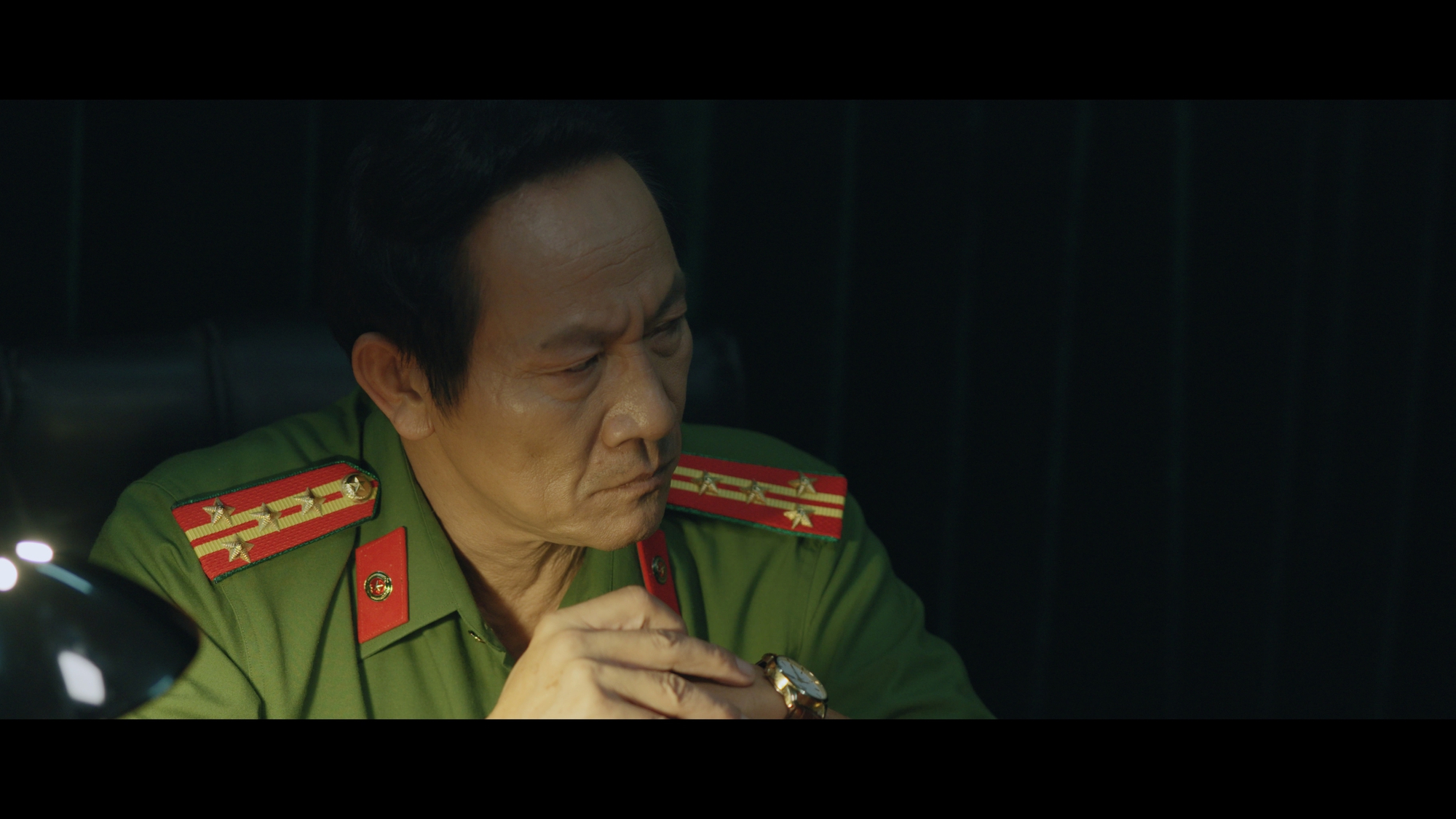 NSƯT Hoàng Hải trong phim. NSƯT Hoàng Hải vai Đại tá Hoàng