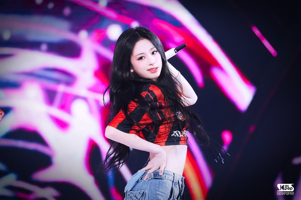 Ahyeon bơ vơ ở sân bay gây xôn xao mạng xã hội