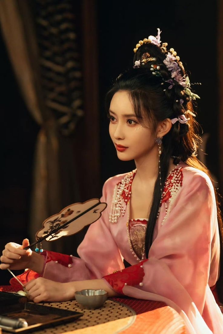 Tranh cãi trên mạng xã hội giữa các fandom liên quan đến Mạnh Tử Nghĩa