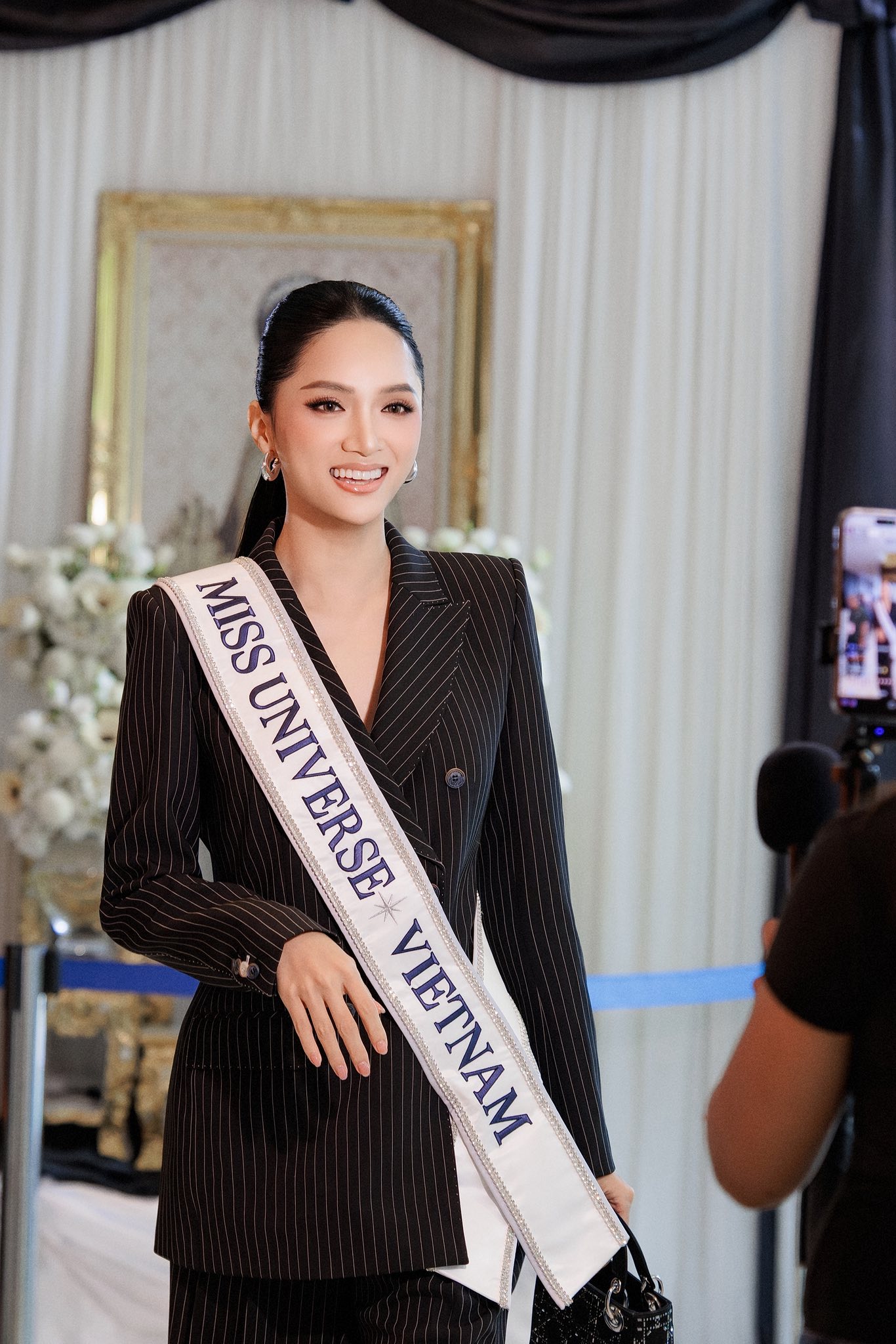 Cảnh sát xuất hiện địa điểm tổ chức Miss Universe, nguy cơ cuộc thi bị huỷ- Ảnh 5. Nguyễn Hương Giang đại diện Việt Nam dự thi năm nay
