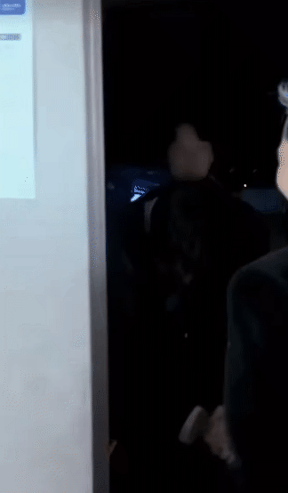 Cha Eun Woo cúi chào G-DRAGON