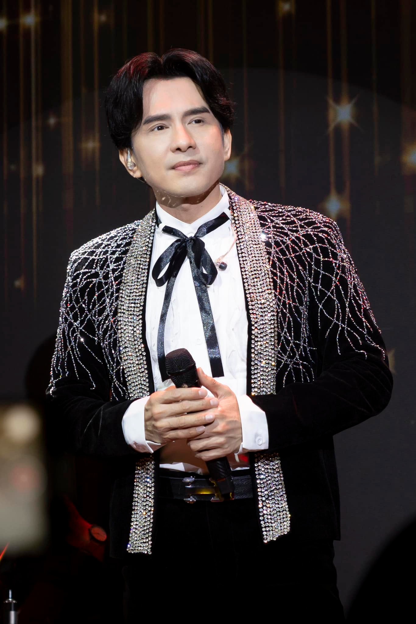 Đan Trường phong độ tuổi U50