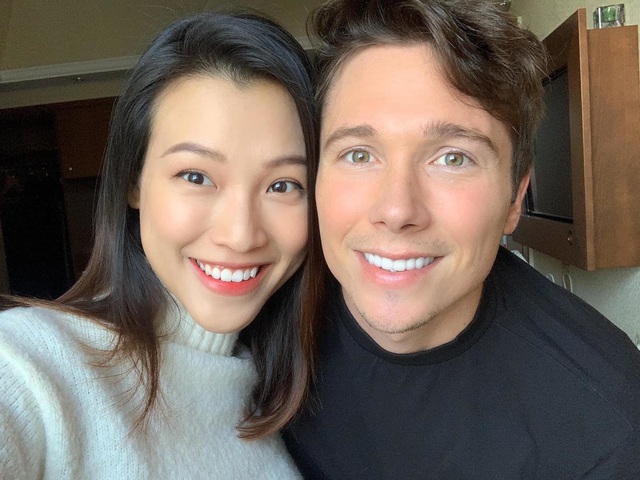 Chồng cũ MC Hoàng Oanh quỳ gối cầu hôn bạn gái mới - Ảnh 7. MC Hoàng Oanh và chồng cũ hoàn tất thủ tục ly hôn