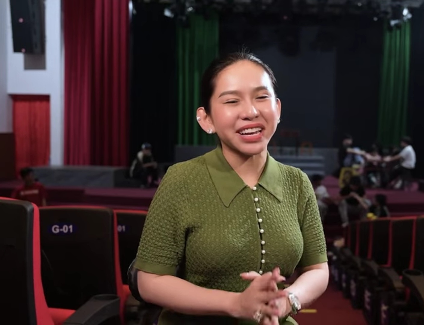 Bình Tinh Nghệ sĩ Bình Tinh trên sân khấu