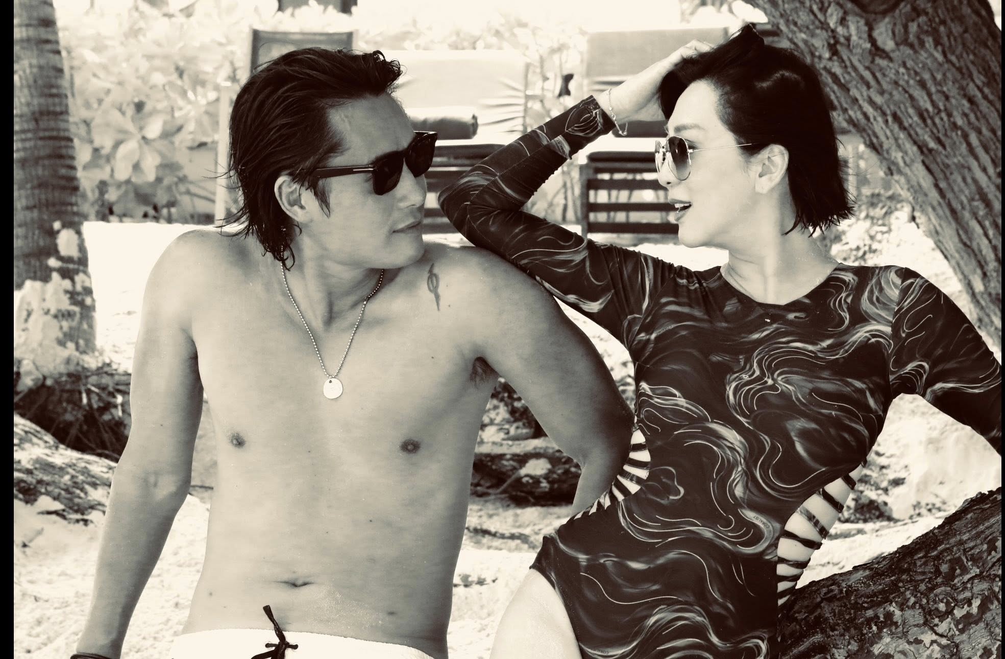 Nữ MC tươi tắn bên chồng cũ