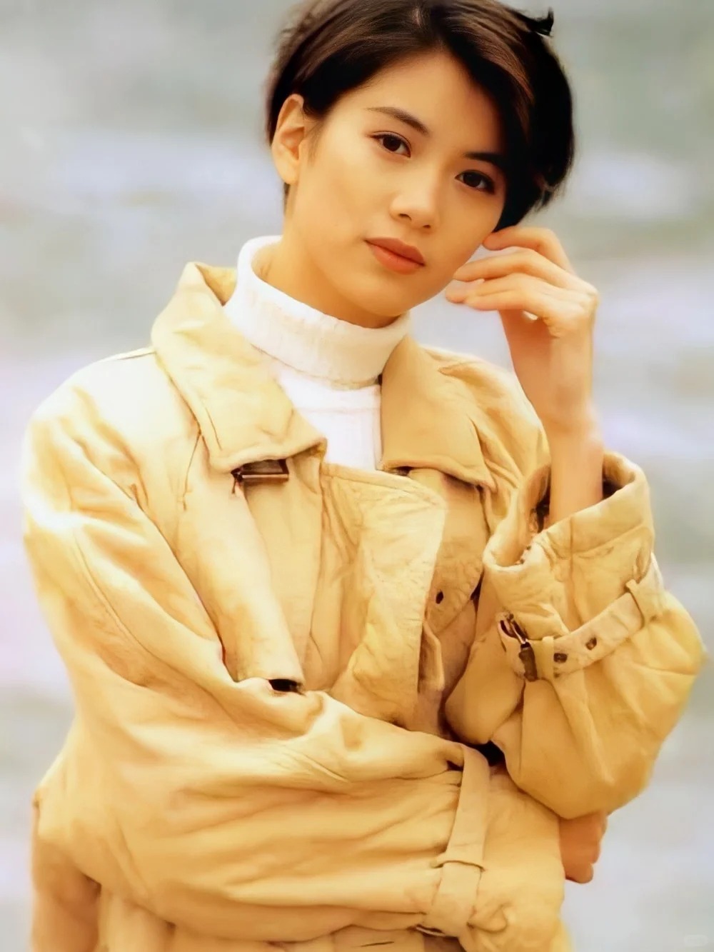 Viên Vịnh Nghi gương mặt thanh tú