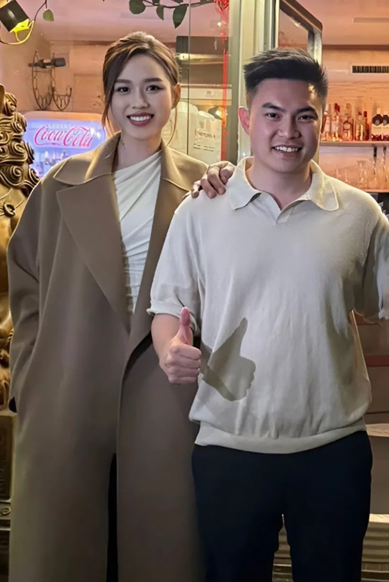 Tình yêu thứ 2 của Viết Vương - chồng Hoa hậu Đỗ Hà- Ảnh 10. Vợ thay đổi phong cách còn chồng giữ nguyên kiểu cũ