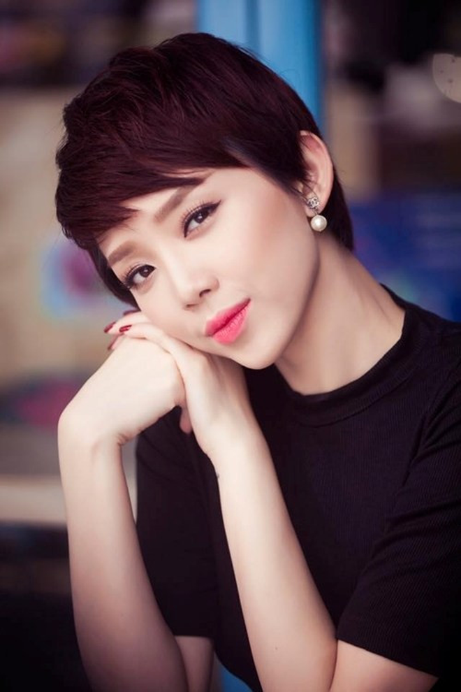 Phong cách thời trang nổi bật cùng tóc pixie Tóc Tiên trên thảm đỏ với phong cách táo bạo