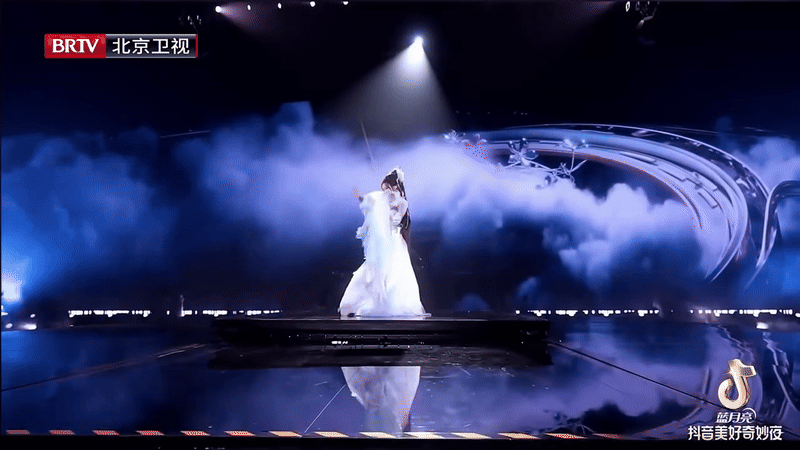 Tìm cả châu Á mới ra tiên nữ giáng trần này: Tinh hoa 4 mùa dồn hết vào người, giọng hát ngọt lịm có thật không vậy?- Ảnh 3. Vũ đạo tay mềm mại của Trình Tiêu