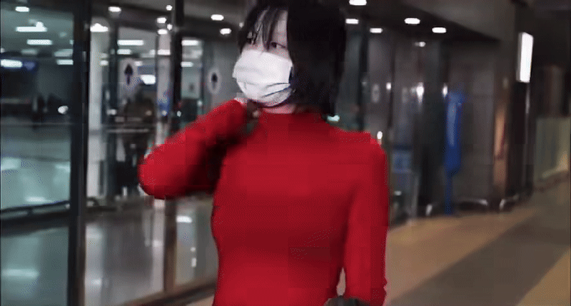 Tiểu Jennie phát hoảng vì fan truy đuổi