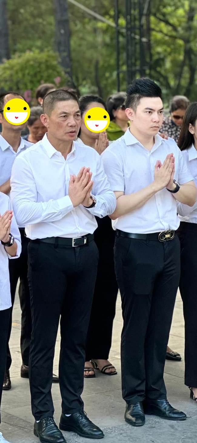 Tình yêu thứ 2 của Viết Vương - chồng Hoa hậu Đỗ Hà- Ảnh 1. Viết Vương trong trang phục sơ mi và quần âu