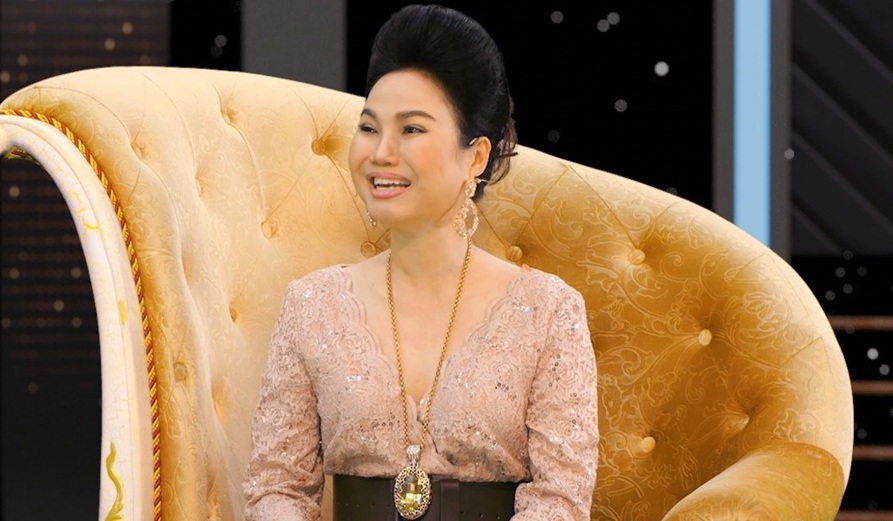 Ca sĩ Thùy Trang tại chương trình Kính đa chiều