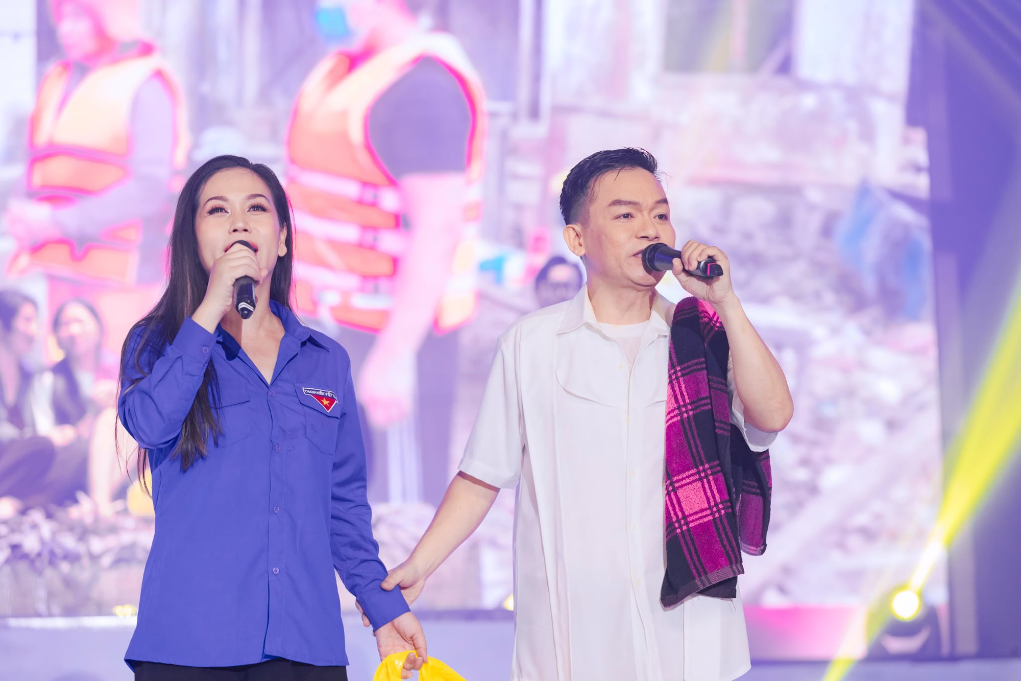 Khán giả và nghệ sĩ cùng chung tay