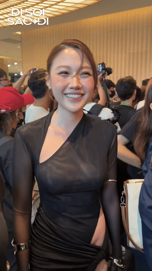 Uyển Ân bị bạn trai bỏ rơi ở sự kiện Uyển Ân đến trễ không kịp ảnh cùng Pháp Kiều