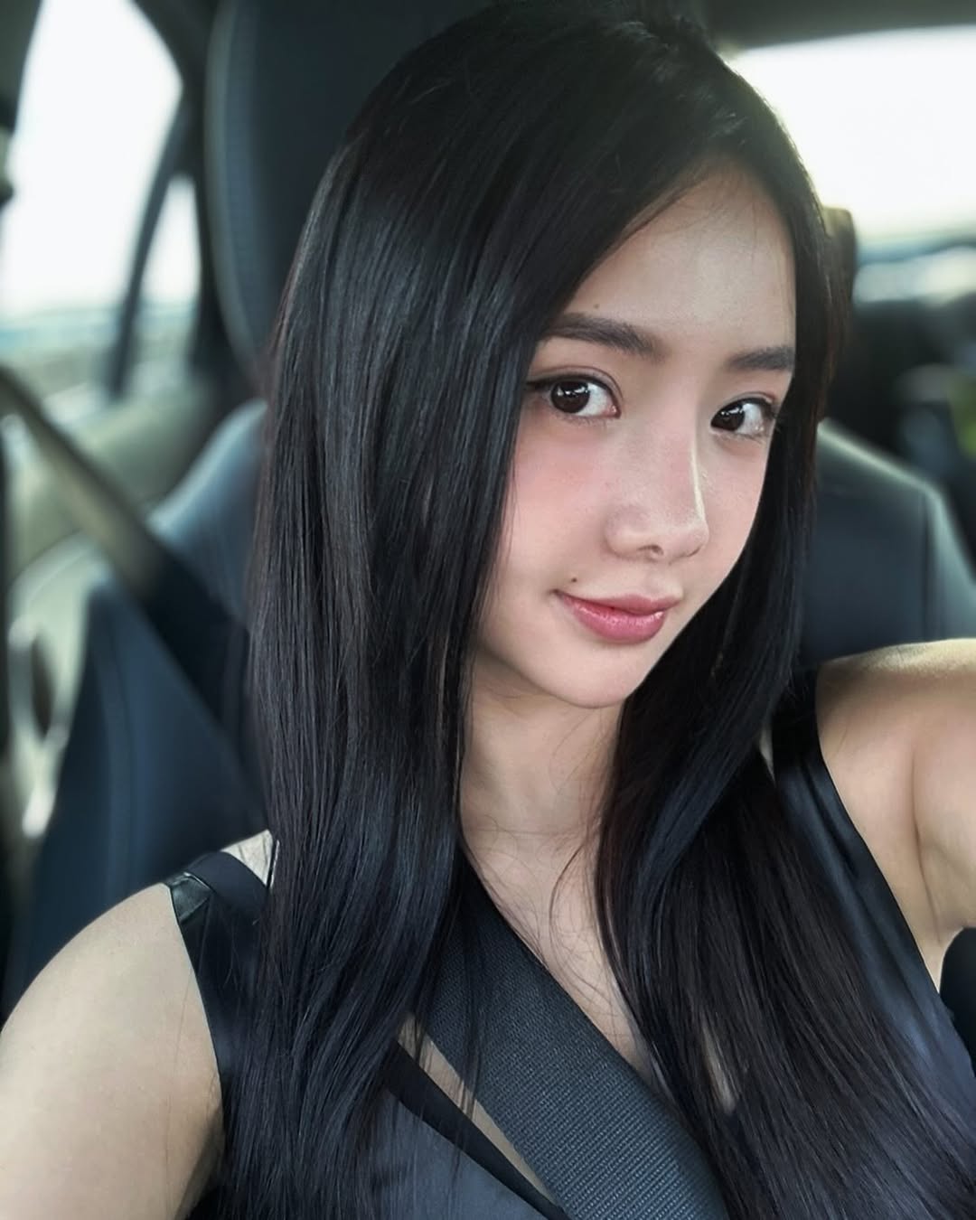 Nhan sắc xinh đẹp của vợ nam ca sĩ