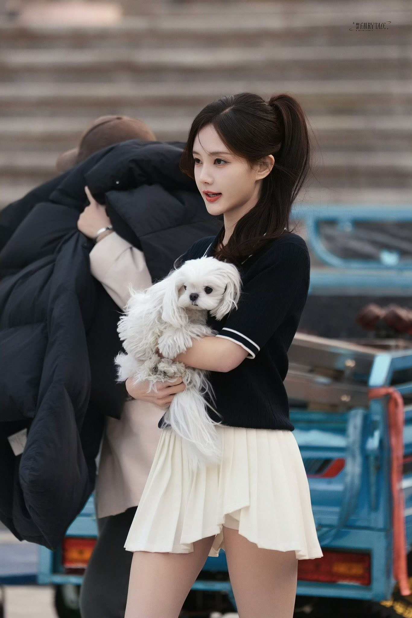 Lý Nhất Đồng khoe phong thái tiểu thư sang trọng