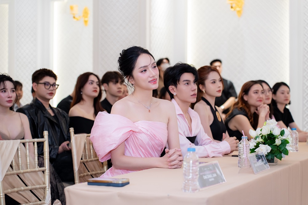 Chuyến đi Thái Lan của Hương Giang không liên quan thi hoa hậu