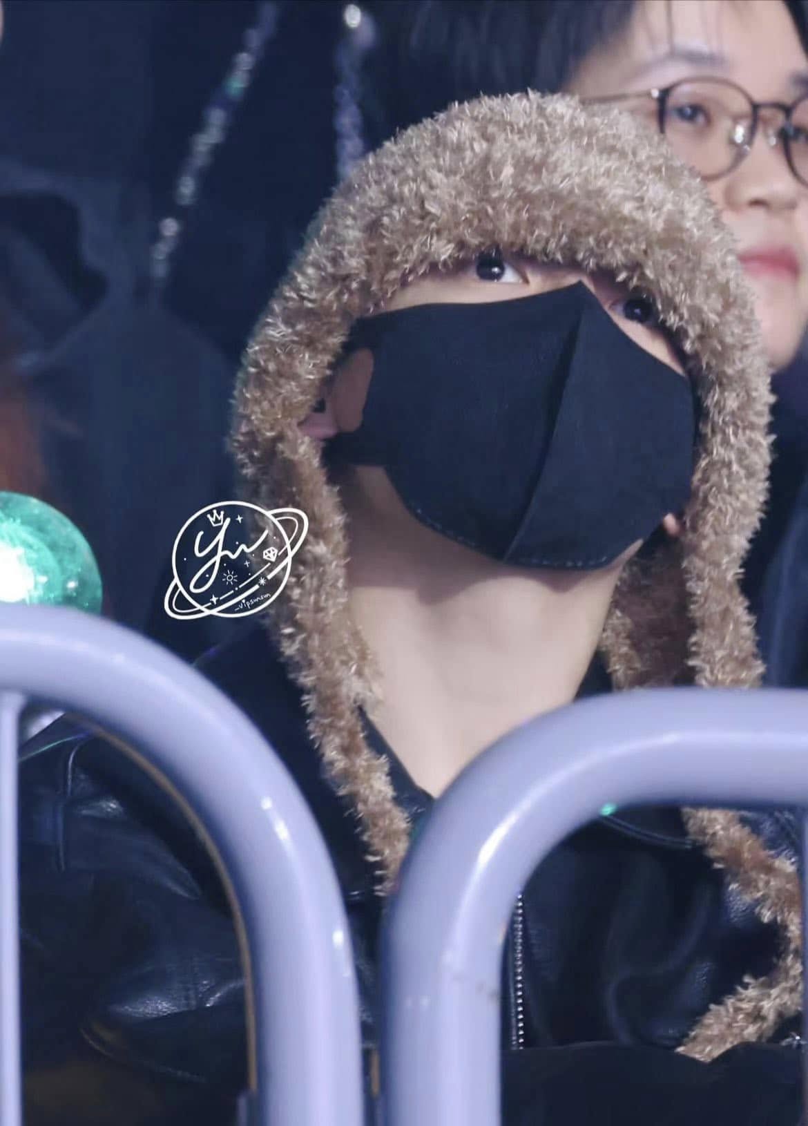 Jung Kook đến concert aespa Jung Kook tại concert aespa khi đang nhập ngũ