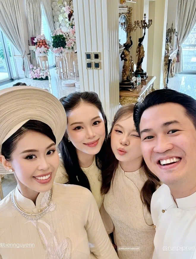 Phillip Nguyễn xách túi cho Linh Rin Phillip Nguyễn ga lăng chăm sóc Linh Rin