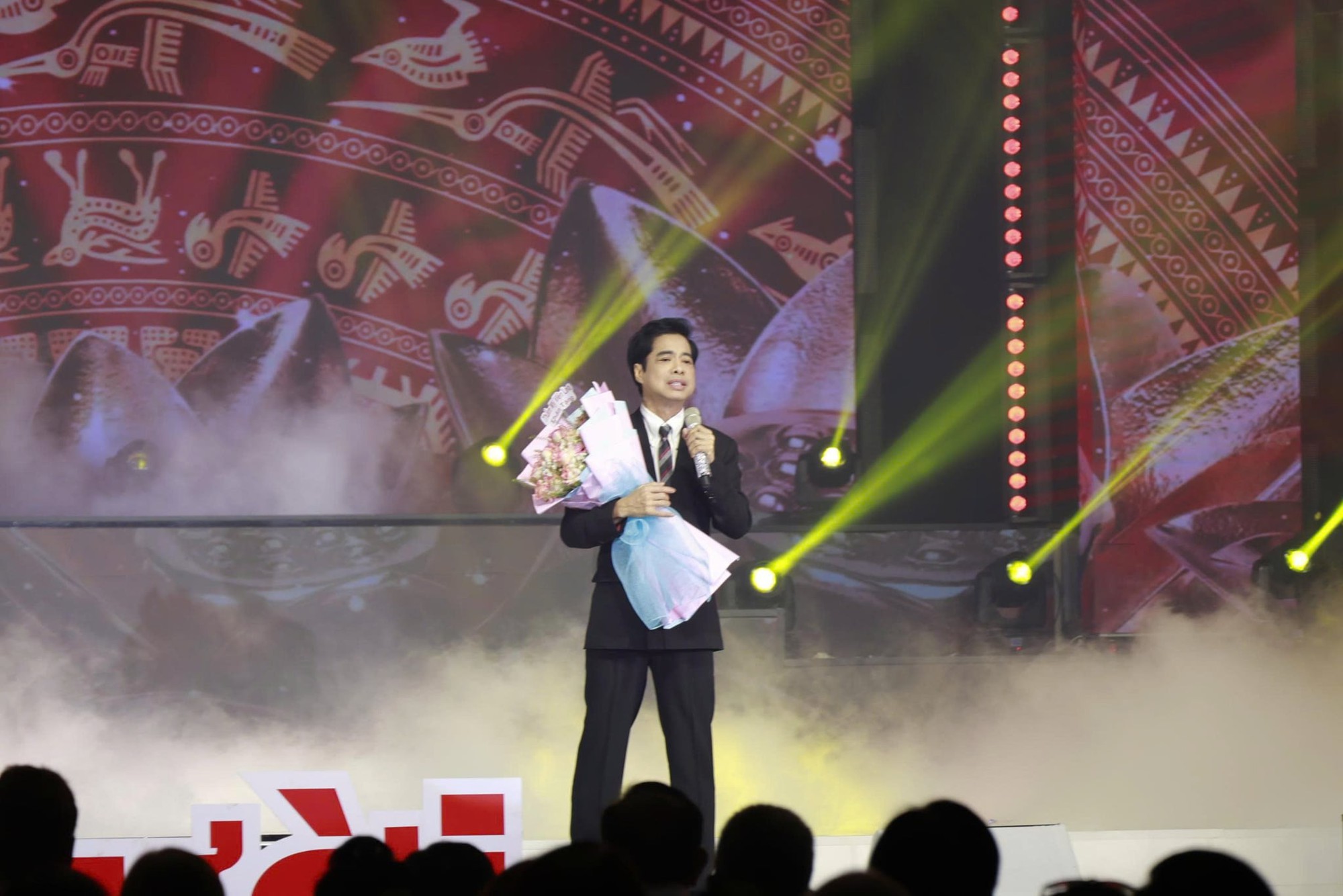 Nghệ sĩ trình diễn trên sân khấu