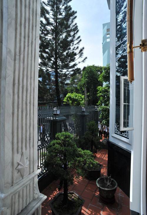 Thang máy hiện đại