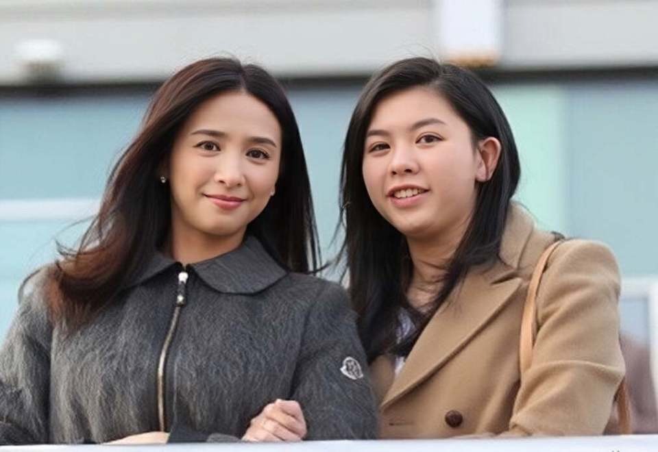 Á hậu Ngô Uyển Phường trẻ đẹp như bạn của con gái