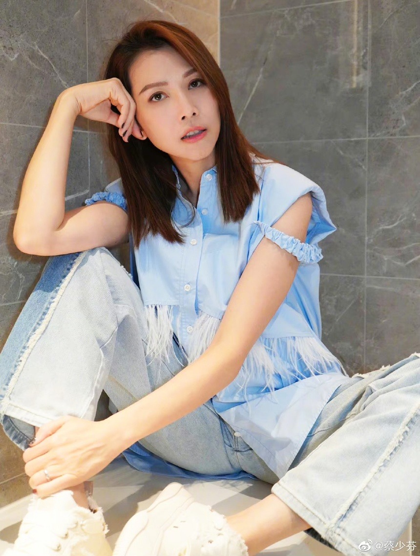 Khán giả lo lắng vì sụt cân bất thường của Thái Thiếu Phân Á hậu gầy gò, hốc hác khiến fan lo ngại