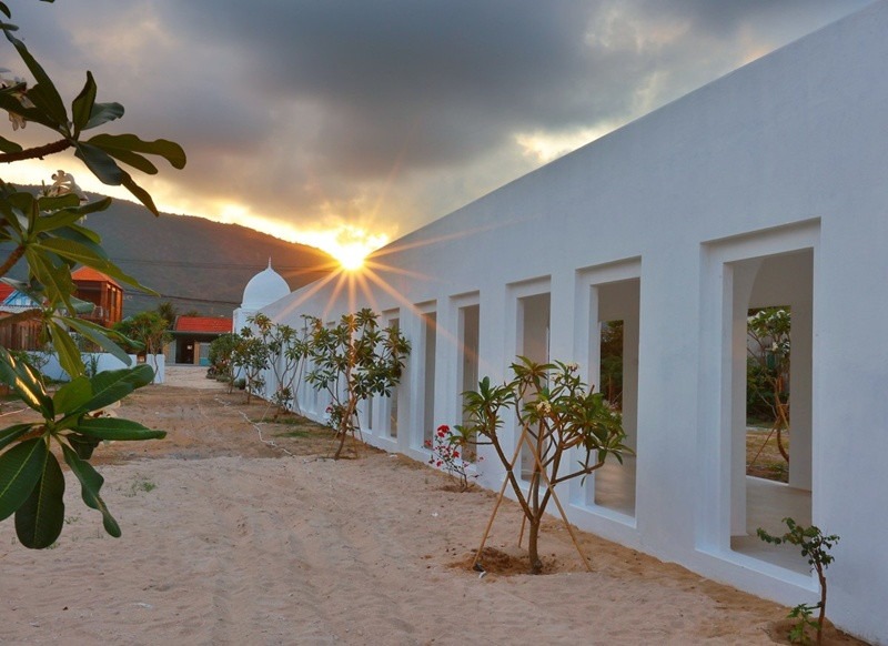 Lối đi hài hòa với thiên nhiên Lối đi nên thơ trong khuôn viên biệt thự