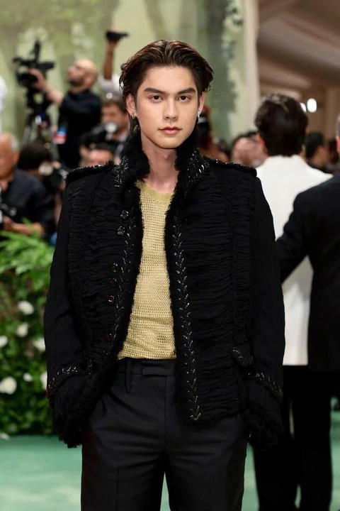 Thêm một cặp đôi nổi tiếng 'đường ai nấy đi” sau 2 năm hẹn hò? - Ảnh 3. Bright Vachirawit là ngôi sao được săn đón nhất ở Thái Lan